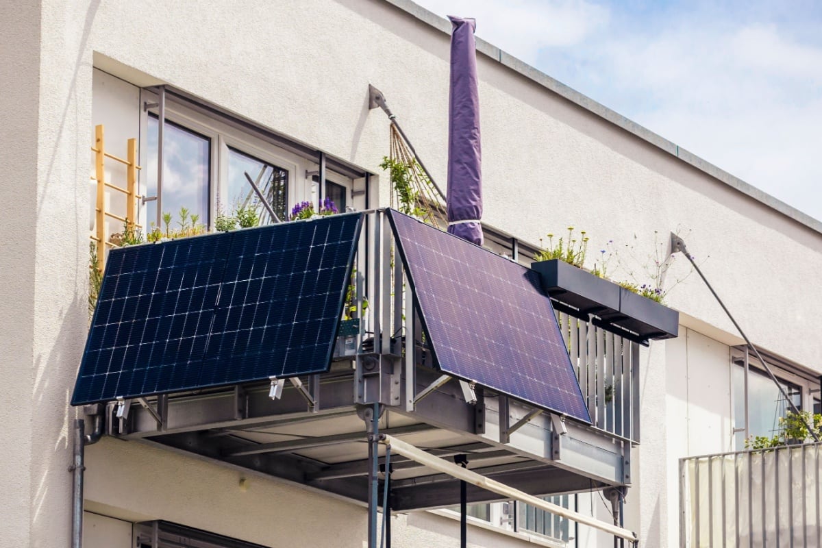 Solarmodule auf Balkon montiert